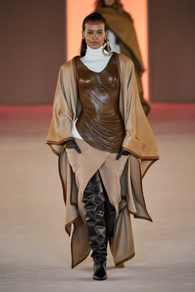Look 4